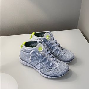 Nike flynit Chukka white and neon